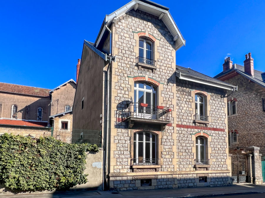 Villa à vendre - BESANCON - Agence immobilière Arrière-Cour - Spécialiste en immobilier de prestige et de caractère dans le Doubs