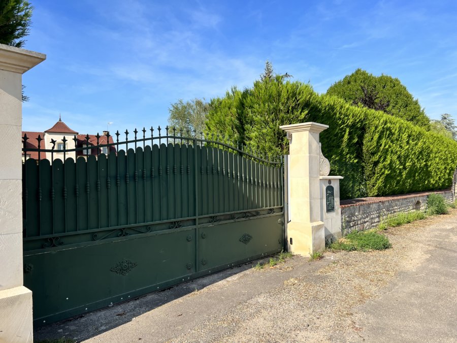 Maison avec piscine à vendre à Jussey - Agence immobilière Arrière-Cour - Spécialiste en immobilier de prestige et de caractère en Haute-Saône