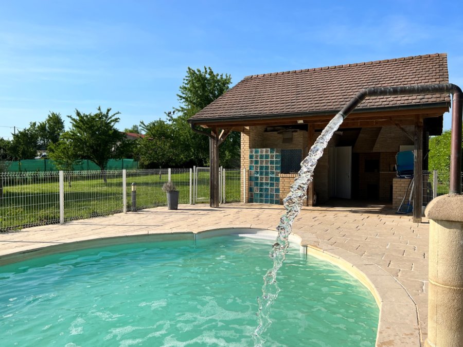 Maison avec piscine à vendre à Jussey - Agence immobilière Arrière-Cour - Spécialiste en immobilier de prestige et de caractère en Haute-Saône