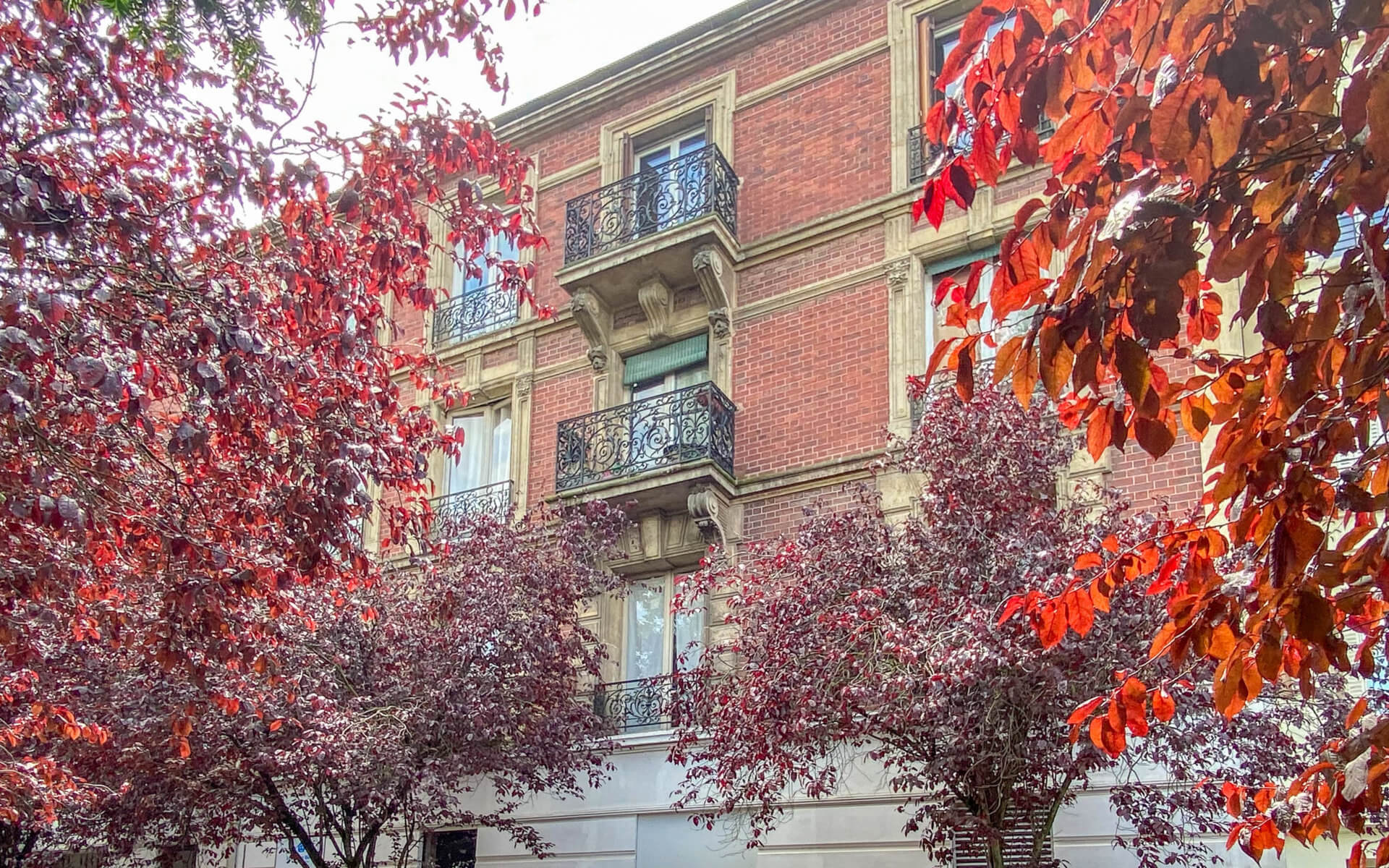 Immeuble à vendre à Paris - Agence immobilière Arrière-Cour - Spécialiste en immobilier de prestige et de caractère en Bourgogne Franche-Comté