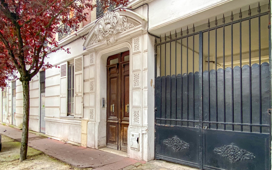Immeuble à vendre à Paris - Agence immobilière Arrière-Cour - Spécialiste en immobilier de prestige et de caractère en Bourgogne Franche-Comté