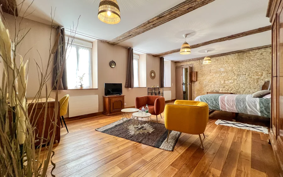 Chambre dans un ancien monastère du 17 ème superbement restauré à vendre - Agence immobilière Arrière-Cour - Spécialiste en immobilier de prestige et de caractère en Côte d'Or