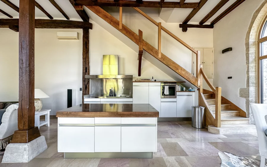 Cuisine de la demeure d'exception dans son parc à vendre - Arrière-Cour, agence immobilière spécialisée en Haute-Saône