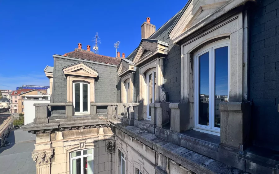 Façade extérieure de l'appartement Haussmannien à vendre aux Chaprais à Besançon - Arrière-Cour immobilier