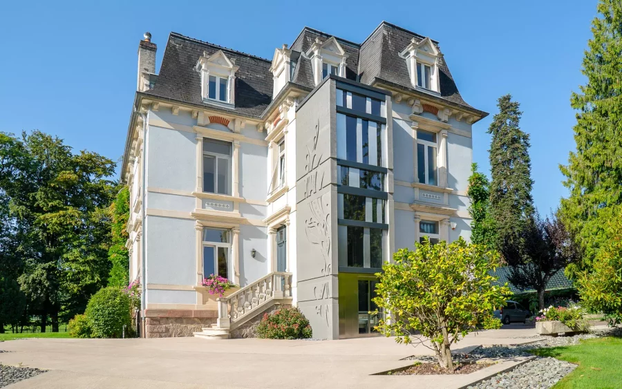 Jolie façade de la Maison de maître à Rougemont-le-Château - Arrière-Cour, agence immobilière spécialisée dans le territoire de Belfort