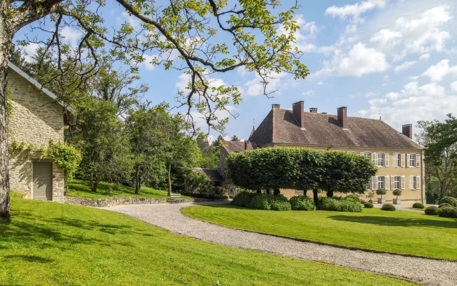 Parc du château en Haute-Saône, Arrière-Cour, agence immobilière spécialisée en Haute-Saône