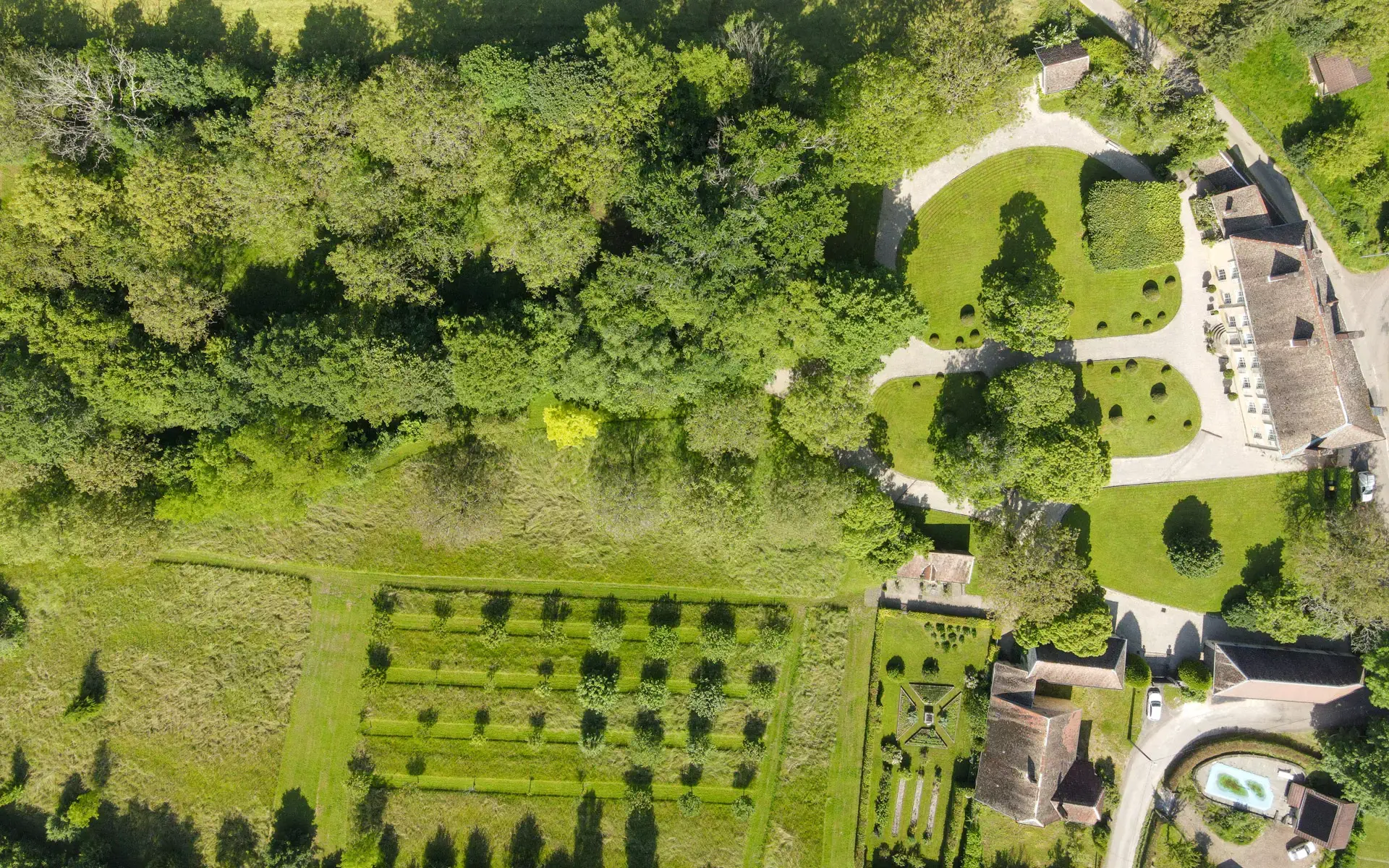 Vue drone du château en Haute-Saône, Arrière-Cour, agence immobilière spécialisée en Haute-Saône