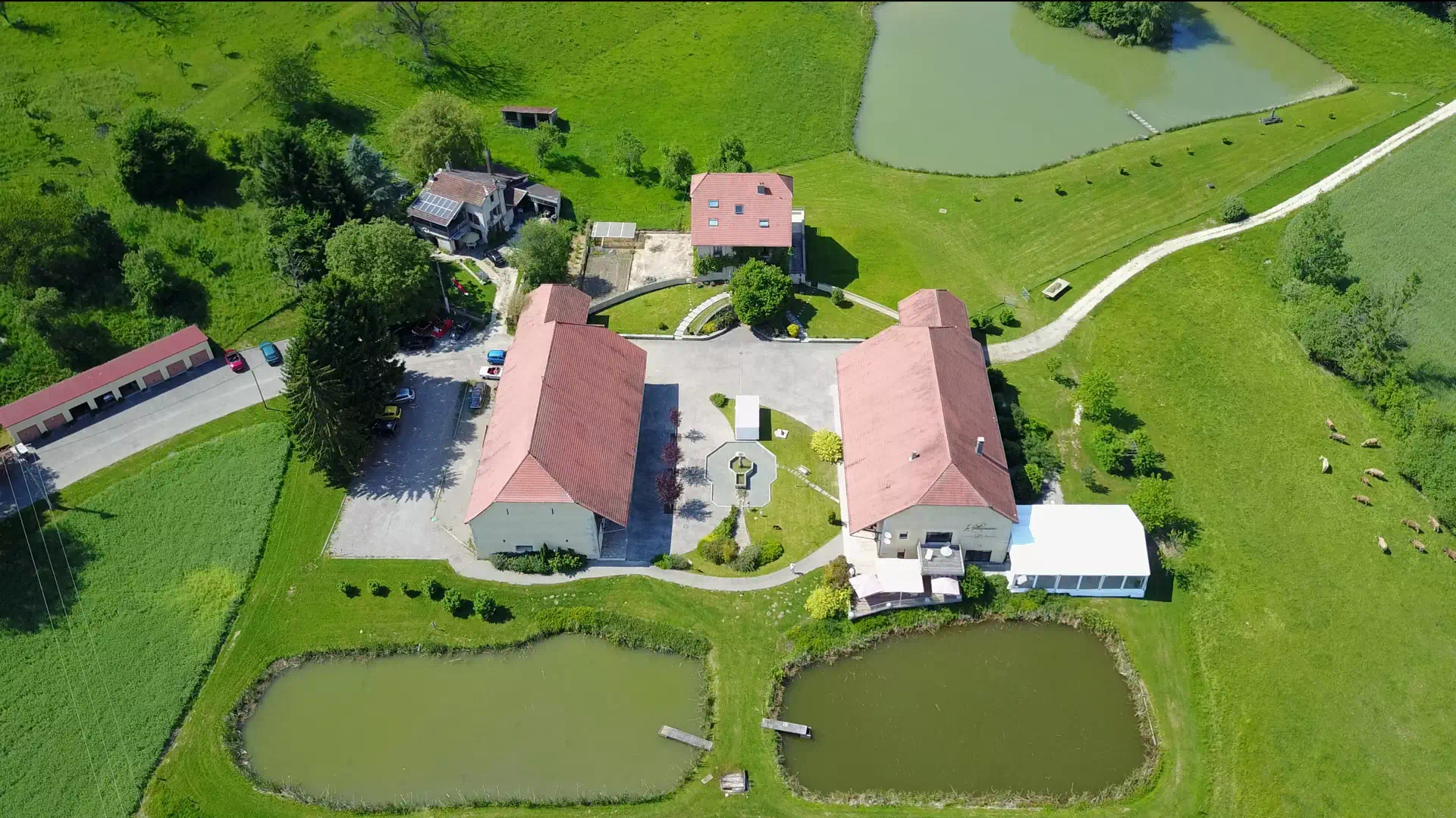 Vue drone du domaine avec terres agricoles BIO à vendre proche de Montbéliard – Arrière-Cour, agence immobilière spécialisée à Montbéliard