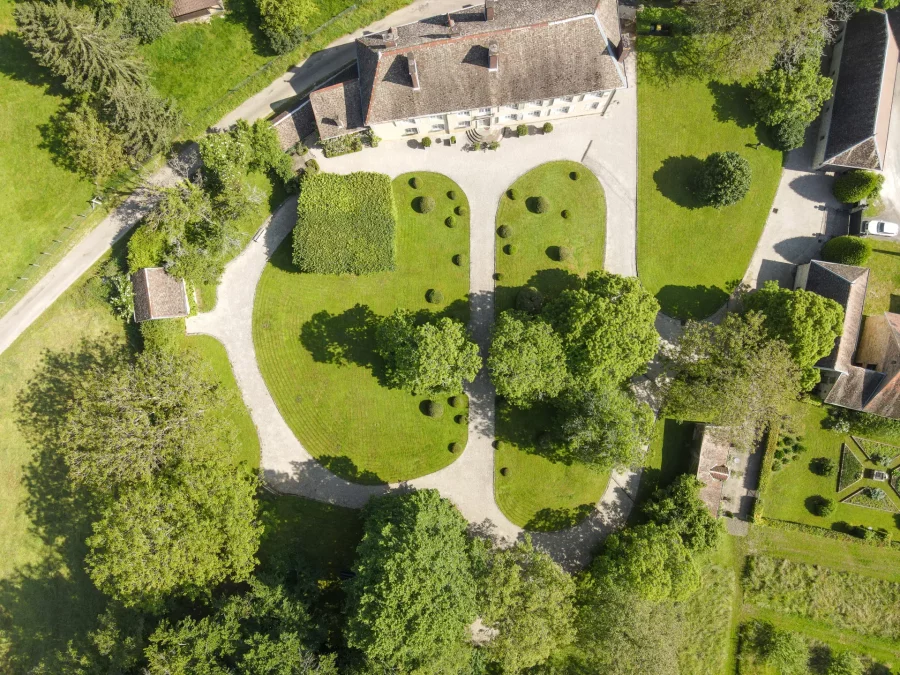 Vue drone du château en Haute-Saône, Arrière-Cour, agence immobilière spécialisée en Haute-Saône