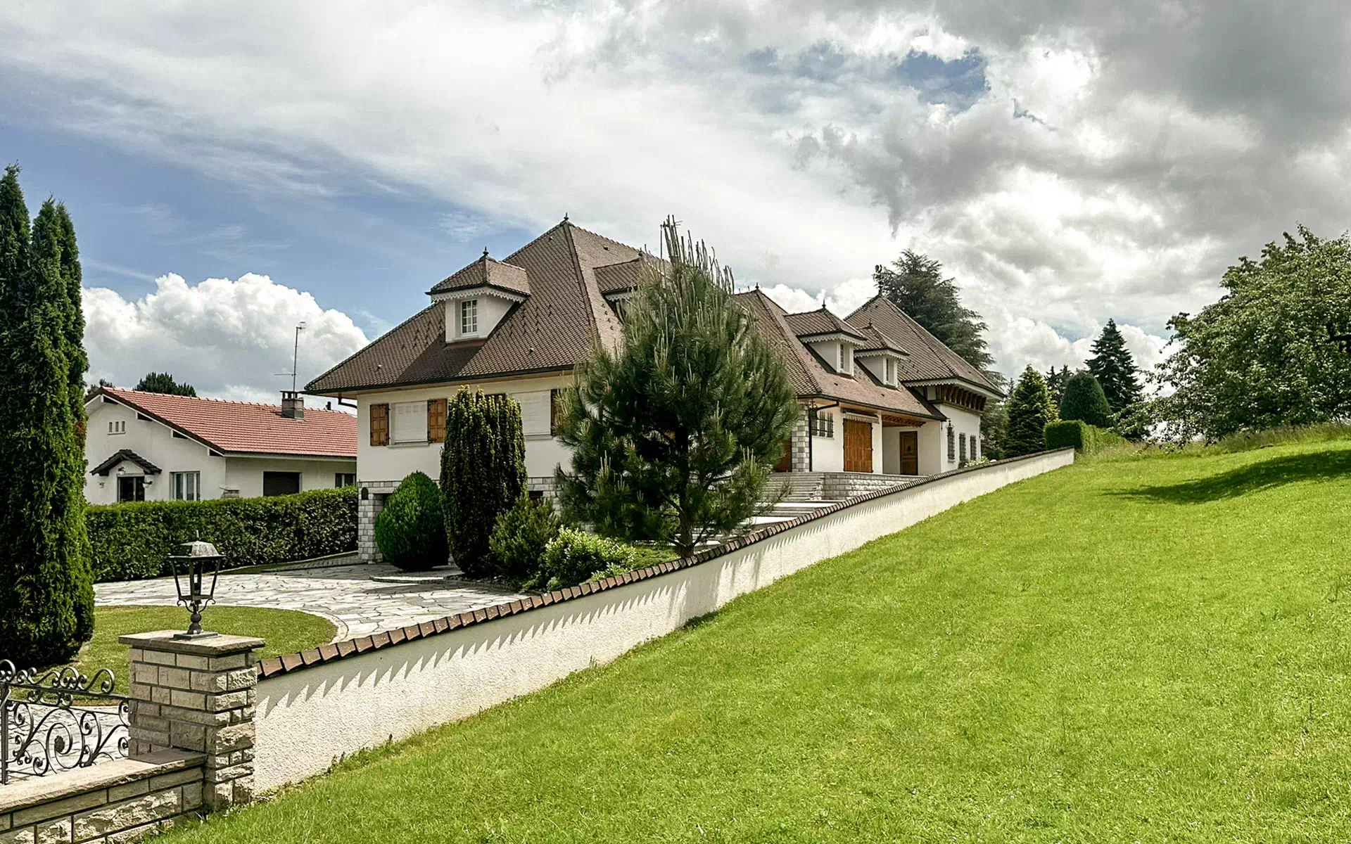 Belle maison de Maître à elle - Arrière-Cour, agence immobilière spécialisée à Delle