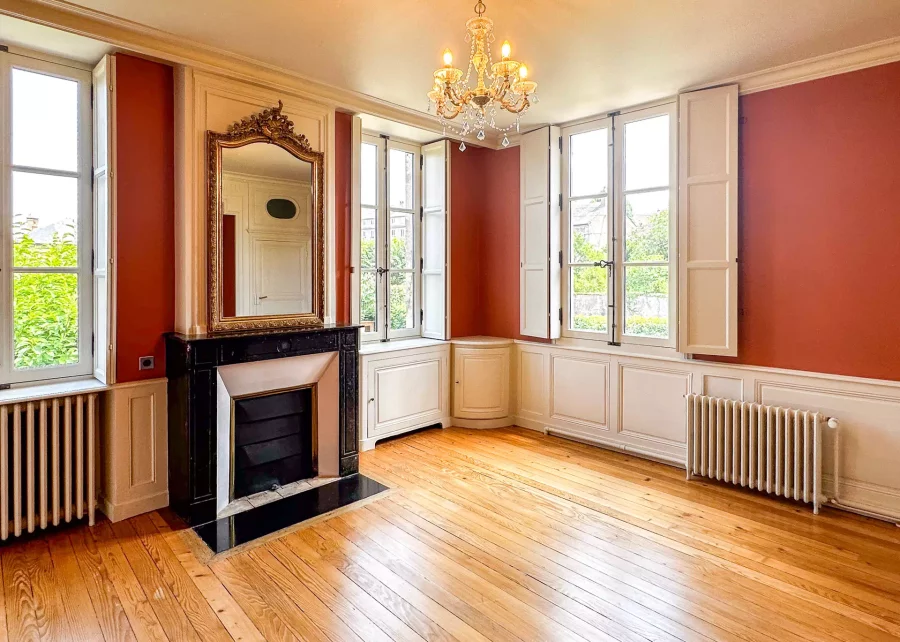 Chambre terracotta de l'Hôtel particulier à Autun - Arrière-Cour immobilier, agence immobilière en Bourgogne Franche-Comté