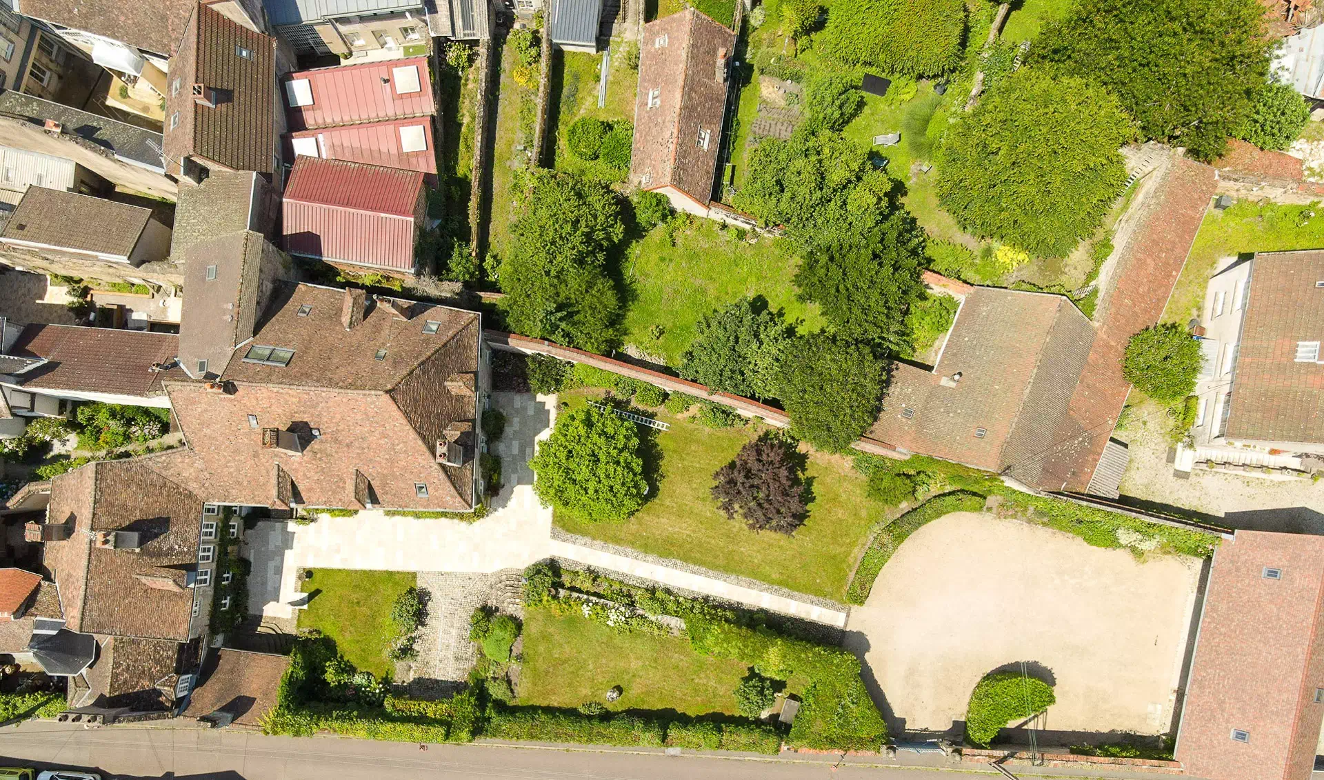 Vue drone de l'ensemble de l'Hôtel particulier à Autun - Arrière-Cour immobilier, agence immobilière en Bourgogne Franche-Comté