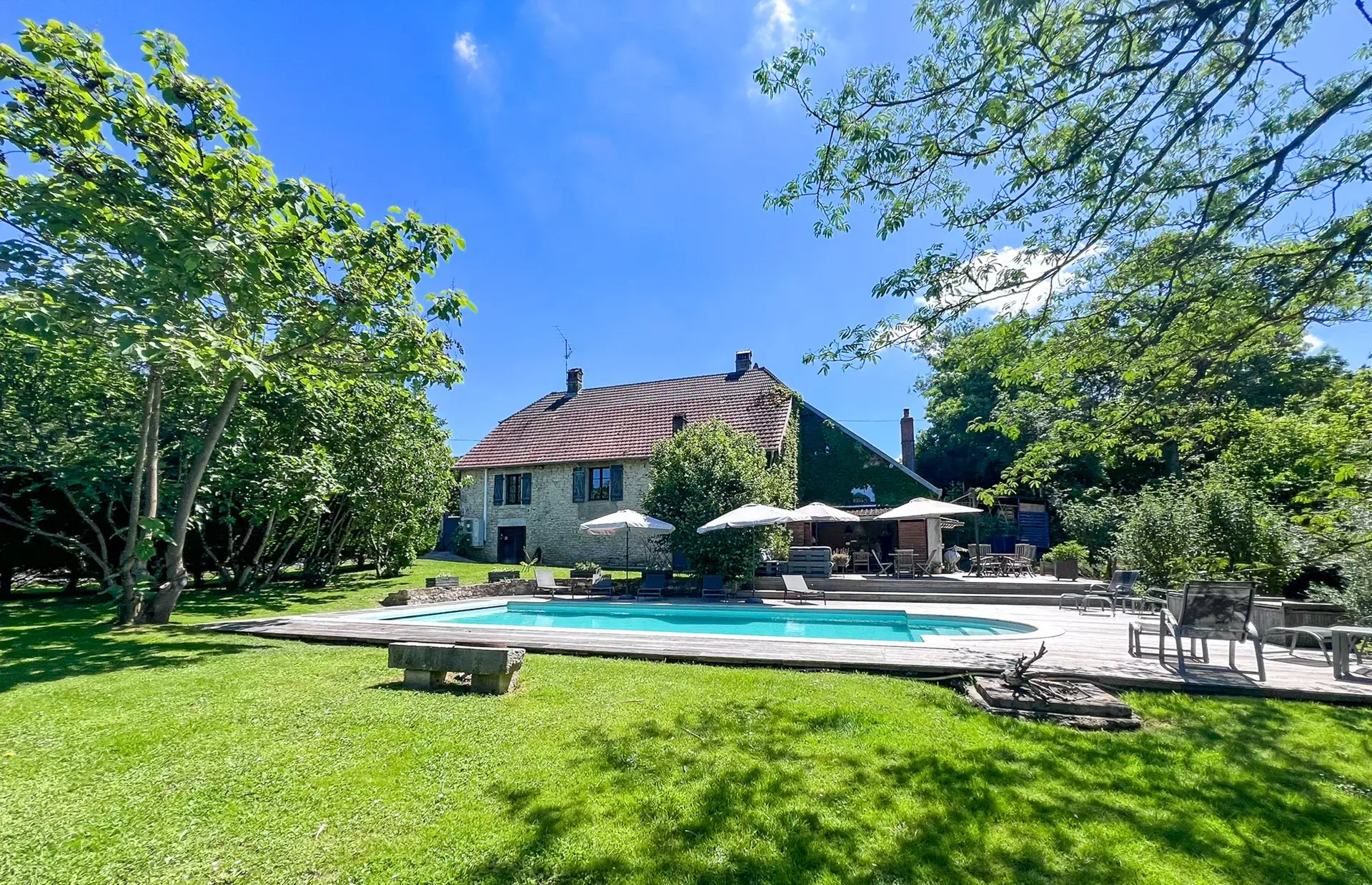 Maison vigneronne proche d'Arc-et-Senans - Arrière-Cour immobilier, agence immobilière spécialisée dans le Doubs