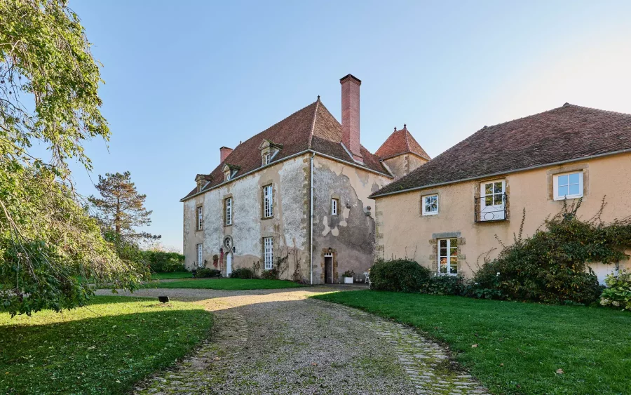 Château proche de Corbigny à vendre - Arrière-Cour, agence immobilière spécialisée en Bourgogne Franche-Comté