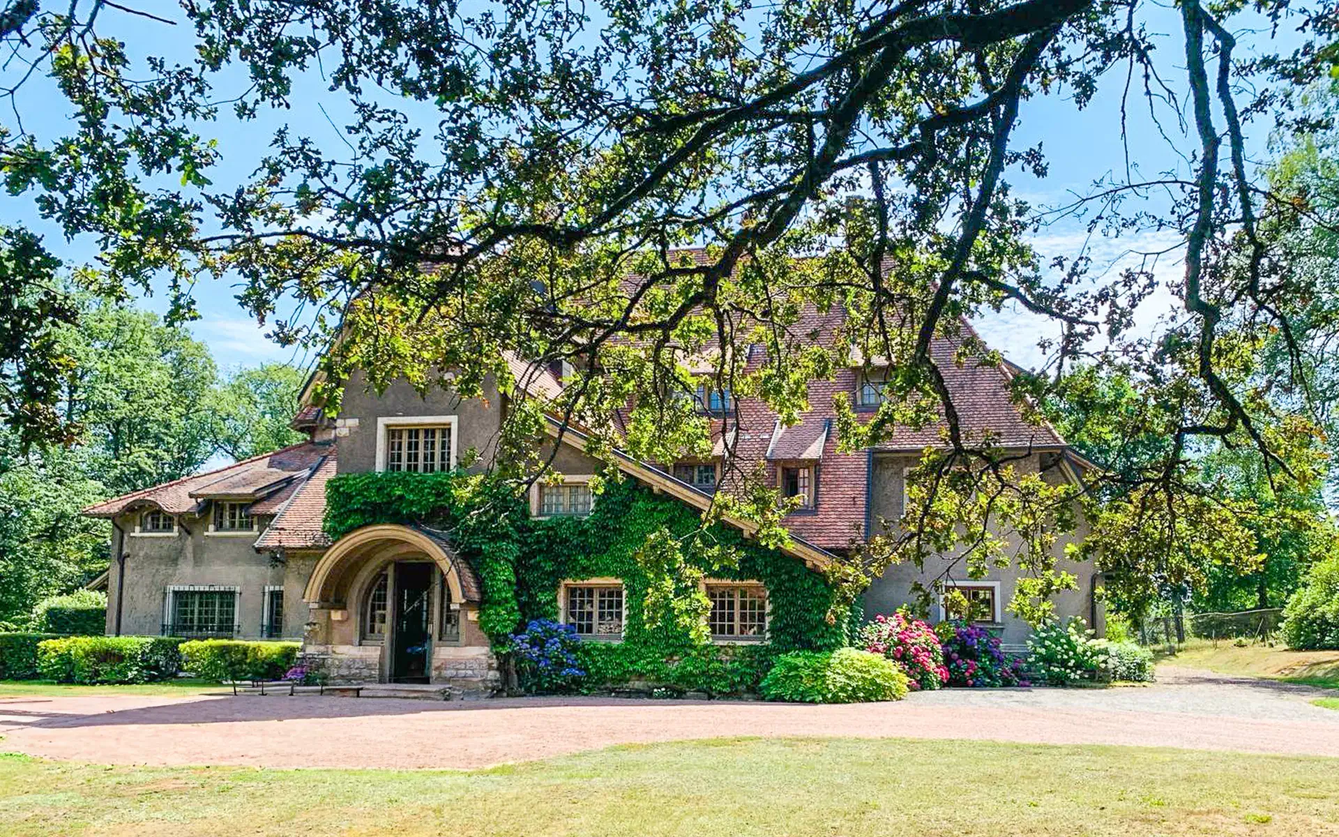 Belle Propriété verdoyante proche de Belfort - Arrière-Cour, agence immobilière spécialisée à Belfort