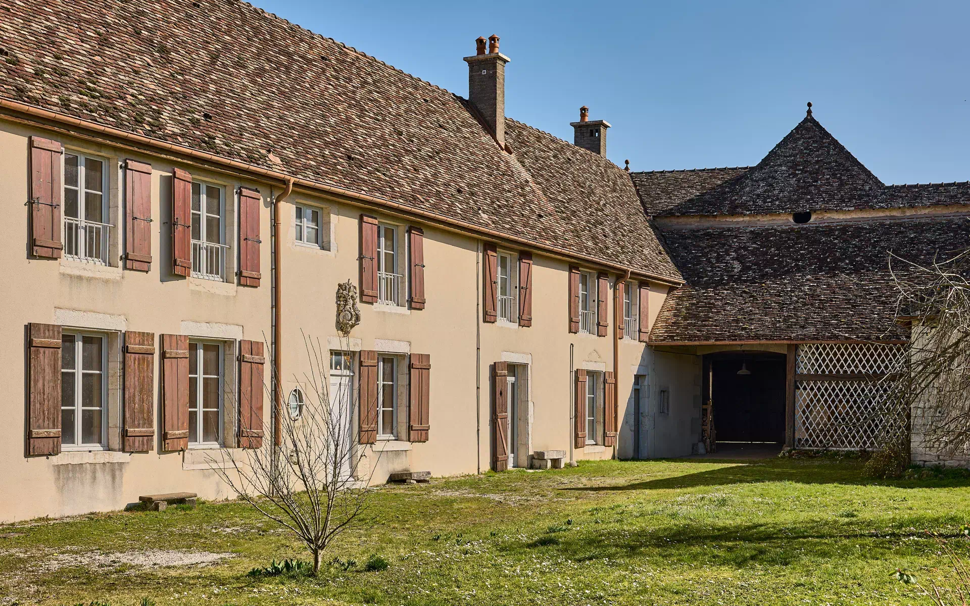 Vaste maison de caractère à Gy à vendre - Arrière-Cour, agence immobilière spécialisée à Gy
