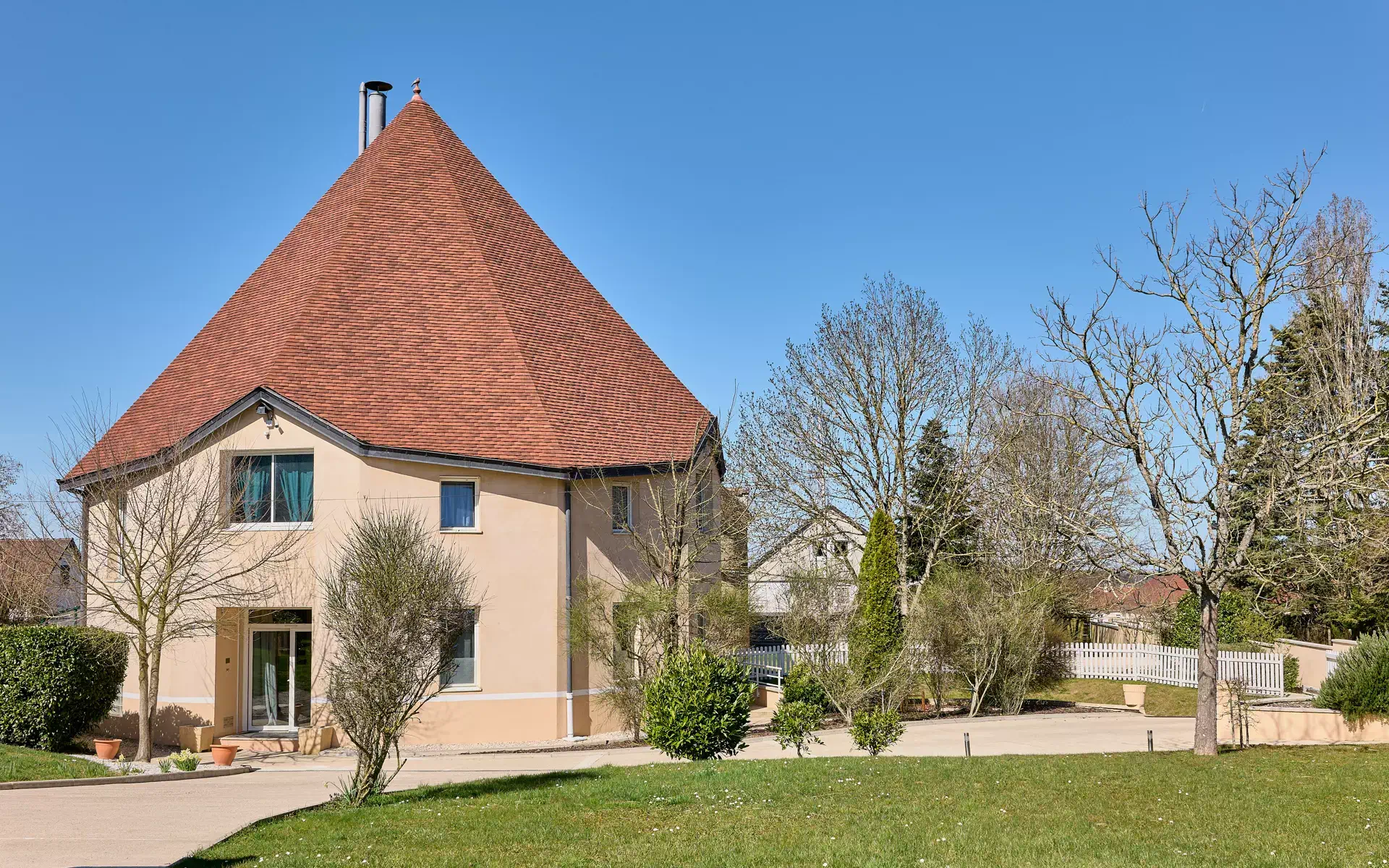 Villa d’architecte à Venoy à vendre - Arrière-Cour, agence immobilière spécialisée à Auxerre