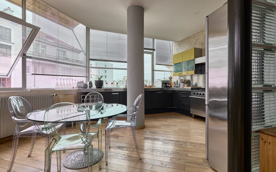 Cuisine et salle à manger dans l'appartement à Besançon à vendre - Arrière-Cour, agence immobilière spécialisée dans le Doubs