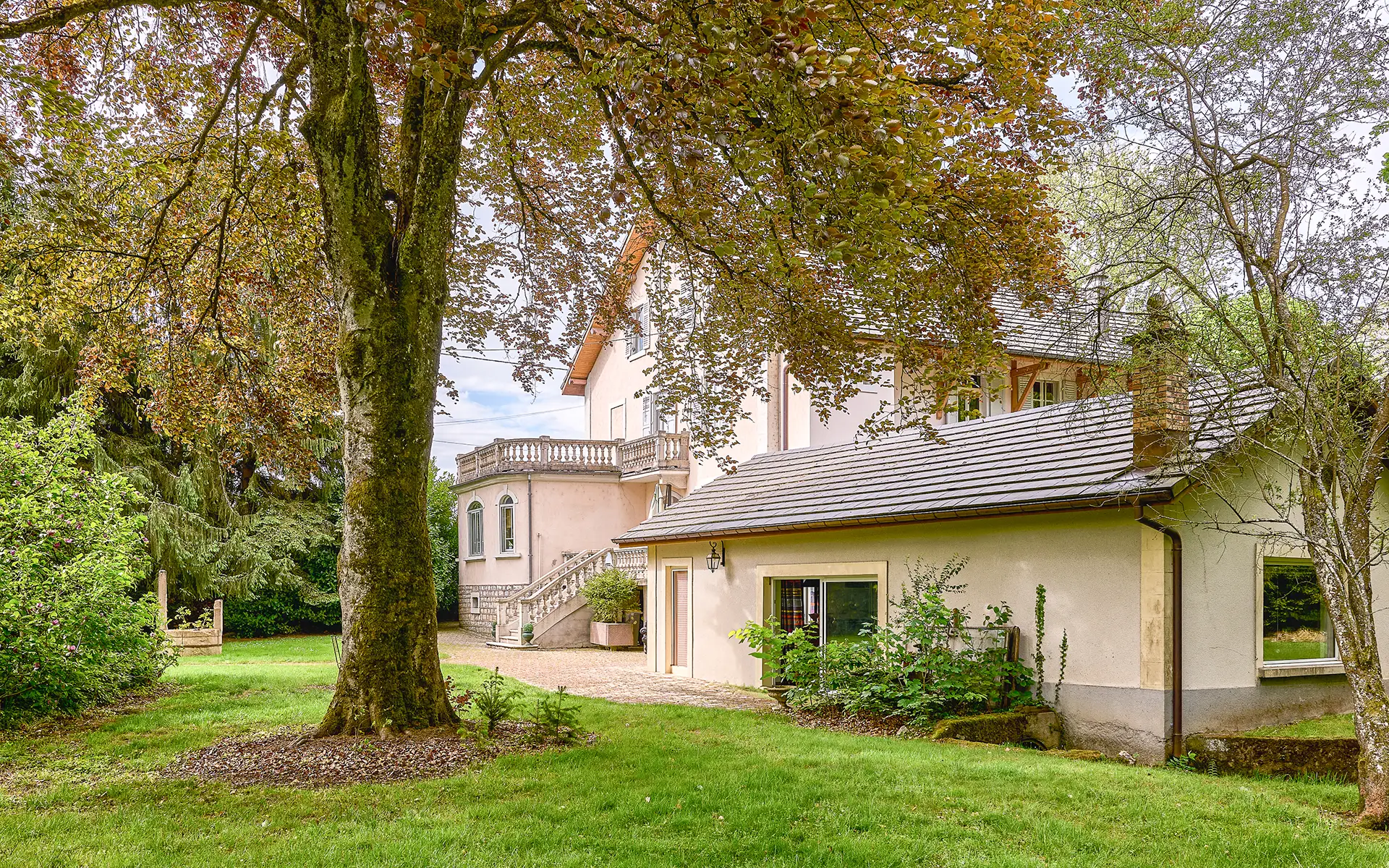 Façade jardin - maison de maître à Montreux-Château à vendre - Arrière-Cour, agence immobilière spécialisée dans le Territoire de Belfort