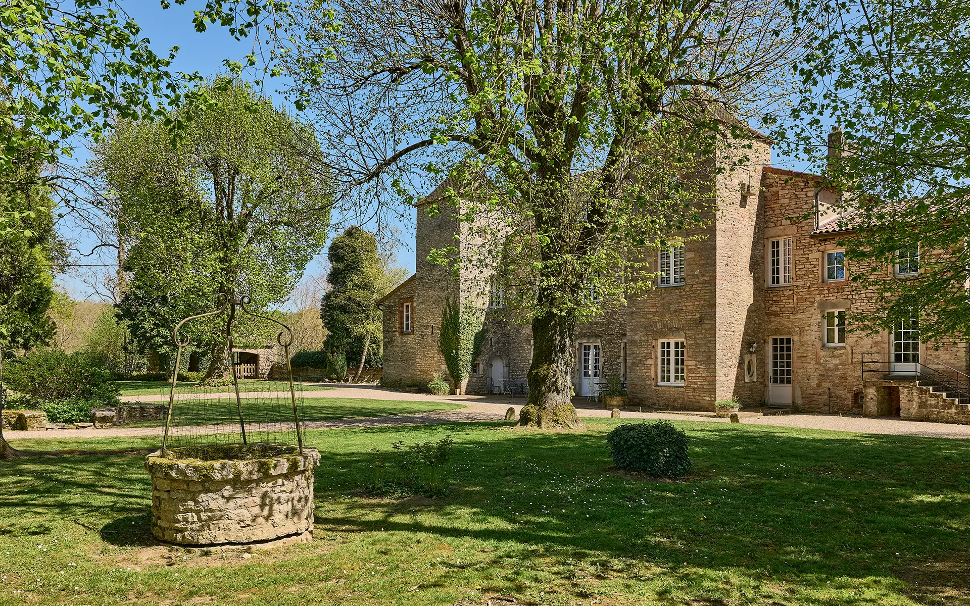 Façade - domaine de caractère à Givry à vendre - Arrière-Cour, agence immobilière spécialisée en Saône-et-Loire