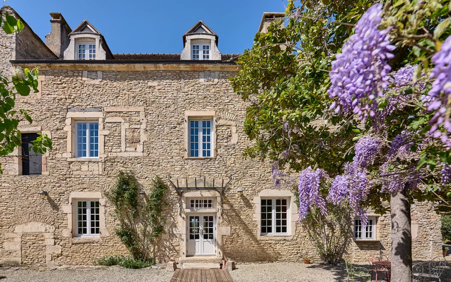 Gite - domaine de caractère à Givry à vendre - Arrière-Cour, agence immobilière spécialisée en Saône-et-Loire