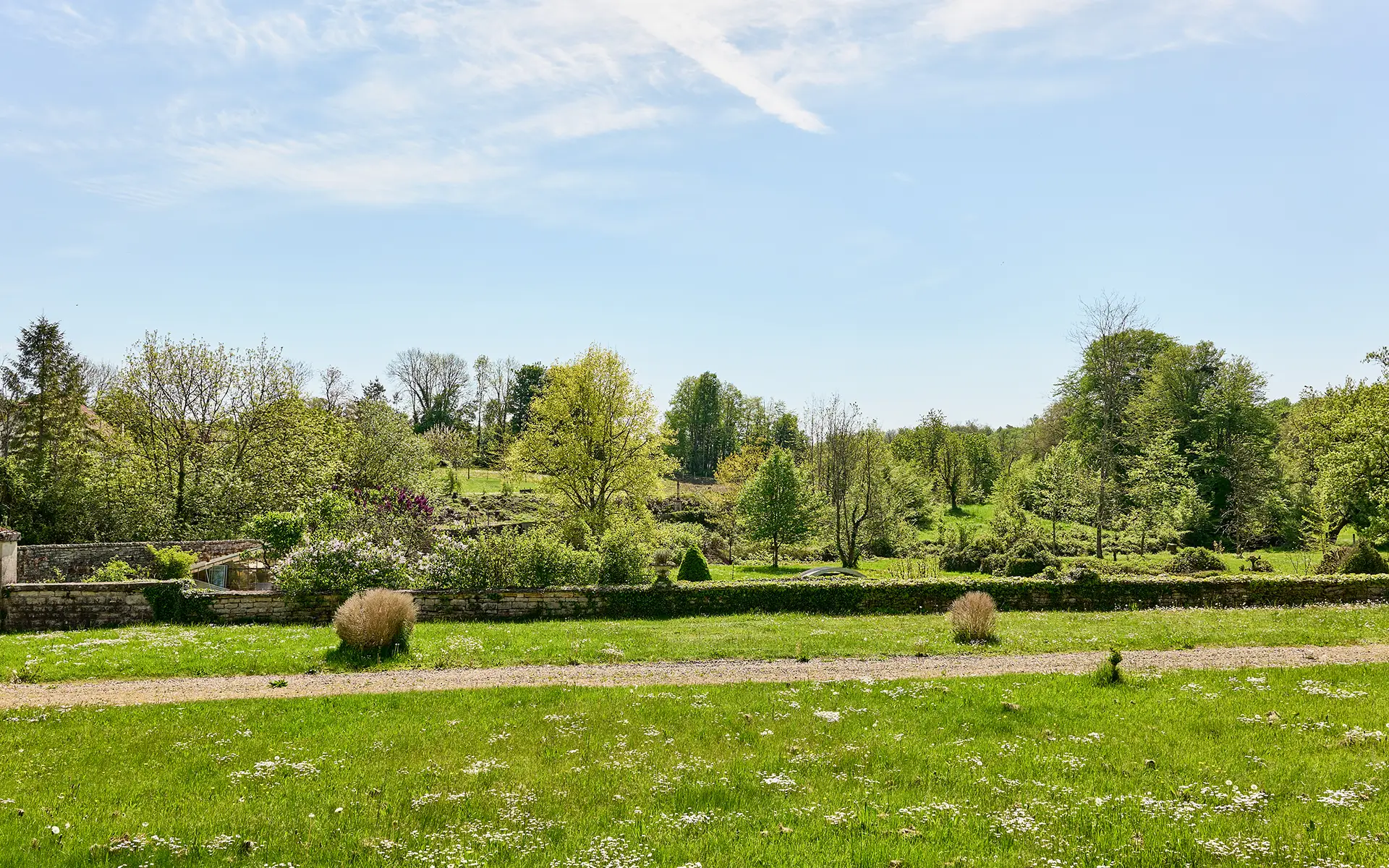 Jardin - le château de Filain à vendre - Arrière-Cour, agence immobilière spécialisée dans en Haute-Saône