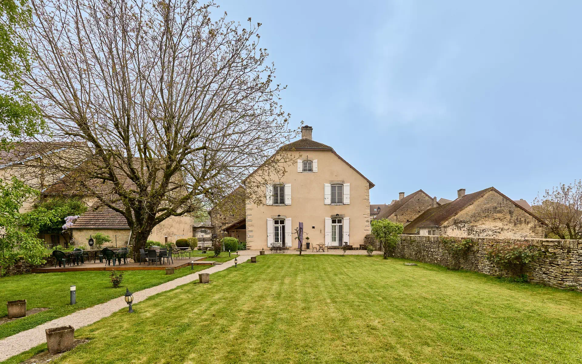 Maison vigneronne à Château-Chalon à vendre - Arrière-Cour, agence immobilière spécialisée à Jura