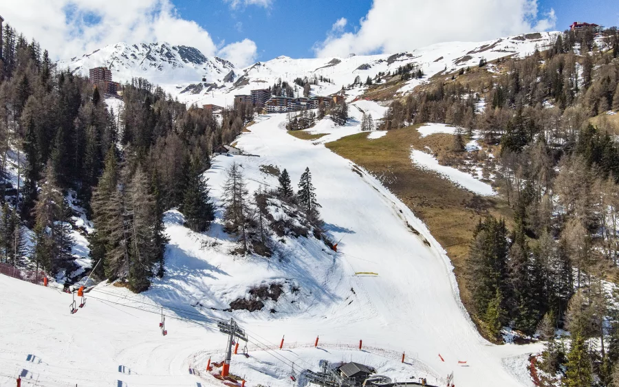 Les pistes - chalet d'exception à la Plagne à vendre - Arrière-Cour, agence immobilière spécialisée dans en Savoie