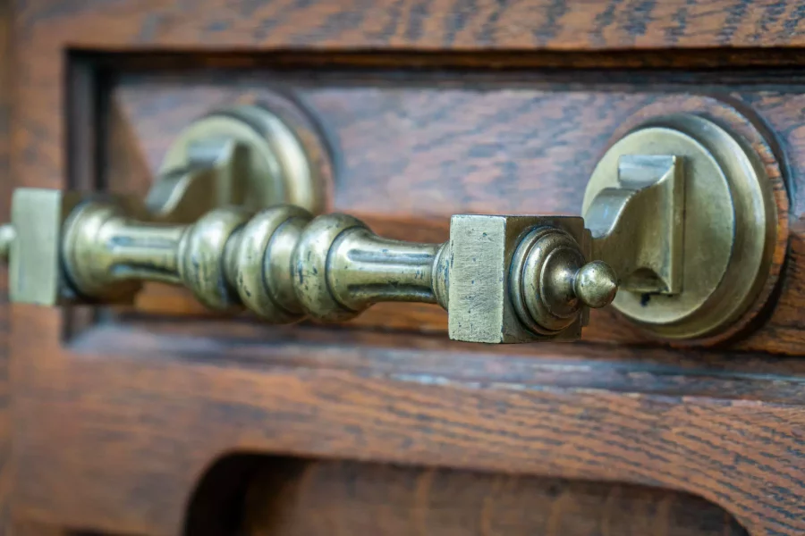Poignée de porte du Château à Pexonne à vendre - Arrière-Cour, agence immobilière spécialisée dans les Vosges