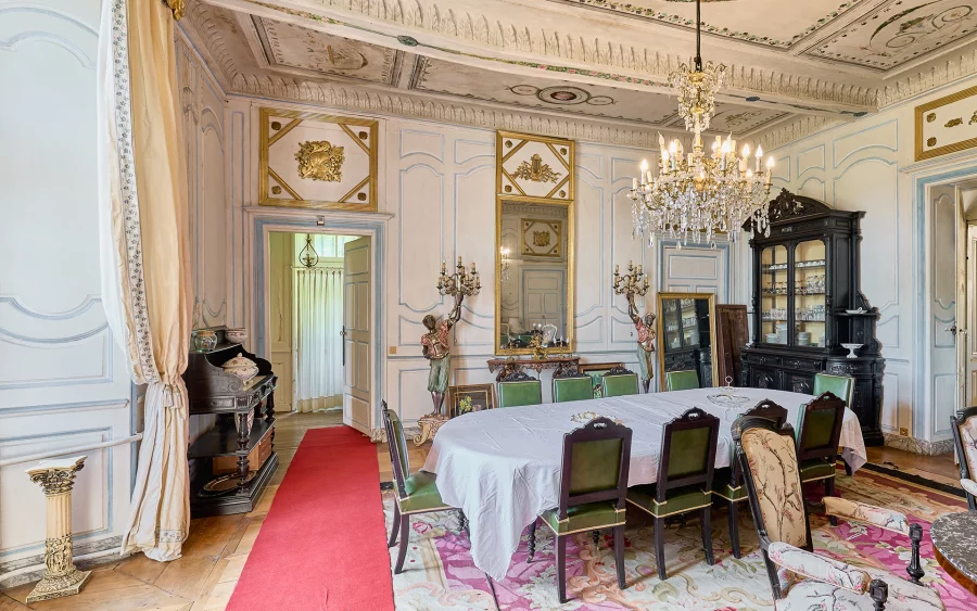 Salle à manger - le château de Filain à vendre - Arrière-Cour, agence immobilière spécialisée dans en Haute-Saône