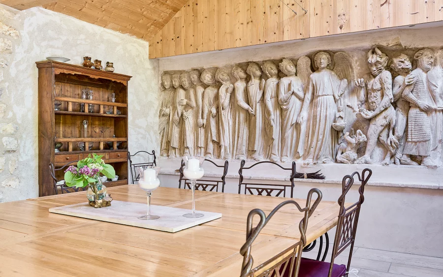 Salle à manger de la maison avec chambres d’hôtes à Martigna à vendre - Arrière-Cour, agence immobilière spécialisée dans le Jura
