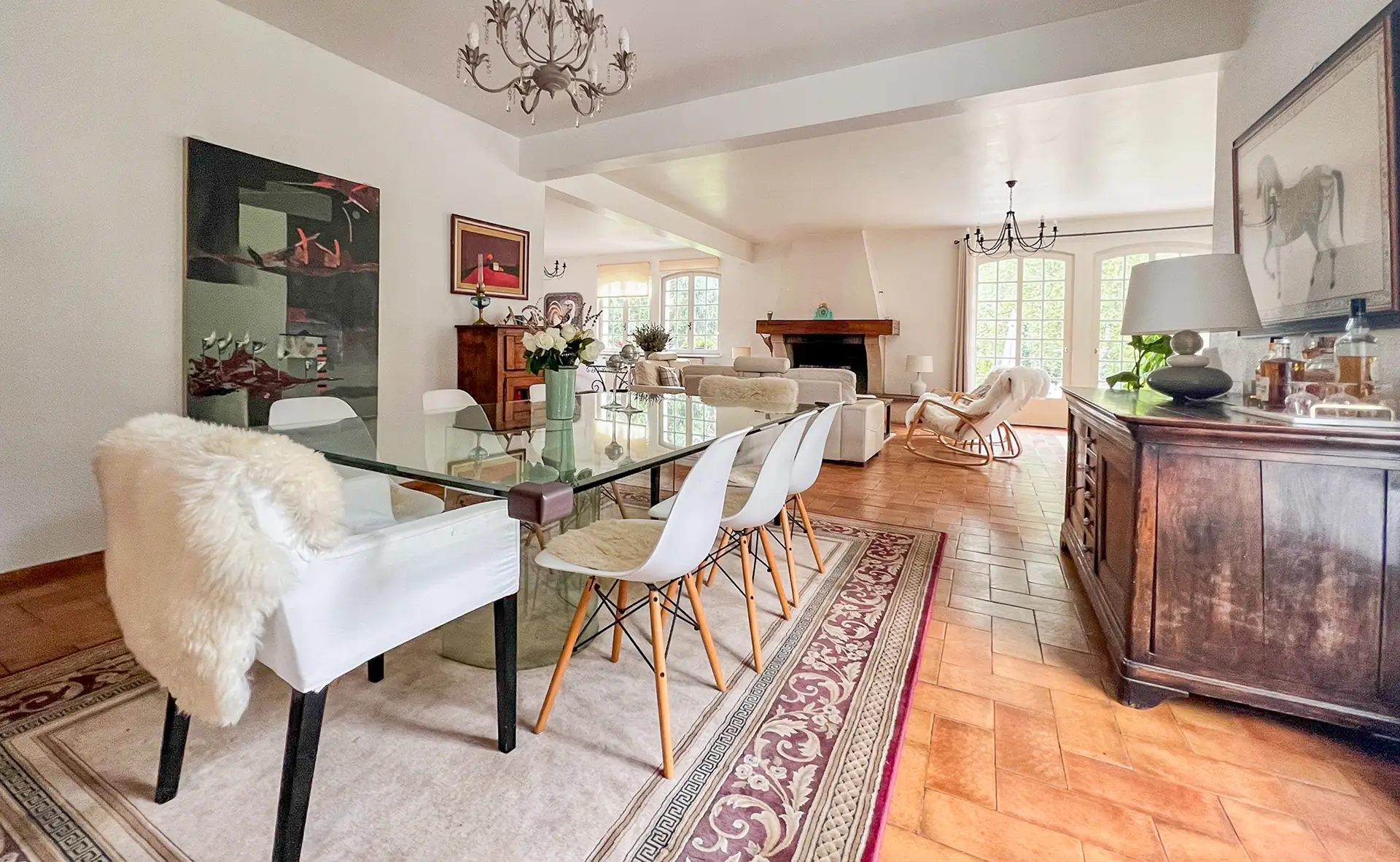 Salle à manger de la villa d'architecte à Arcey à vendre - Arrière-Cour, agence immobilière spécialisée dans le Doubs