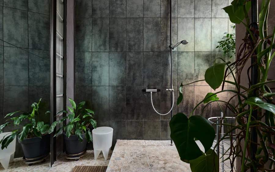 Salle de bain dans l'appartement à Besançon à vendre - Arrière-Cour, agence immobilière spécialisée dans le Doubs
