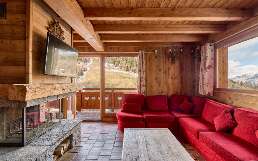 Salon - chalet d'exception à la Plagne à vendre - Arrière-Cour, agence immobilière spécialisée dans en Savoie