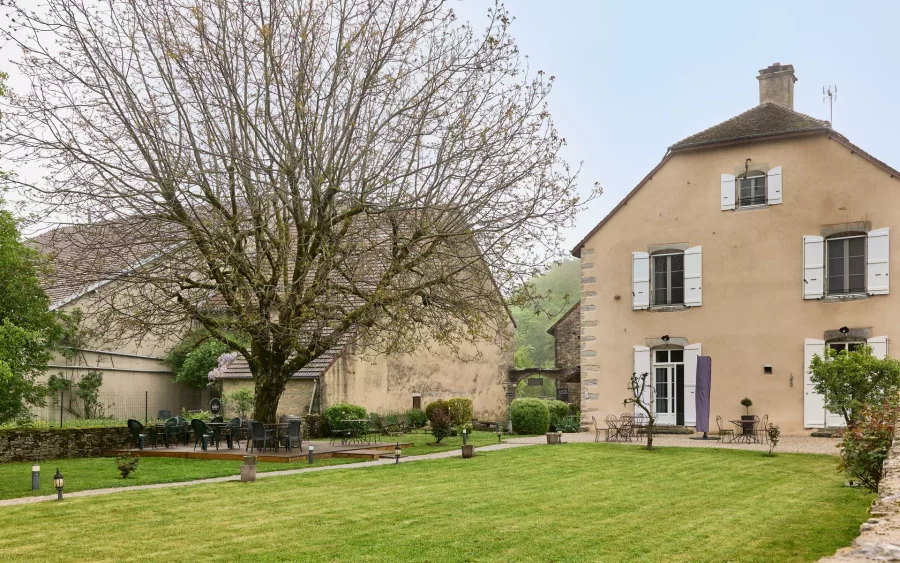 Terrain de la maison vigneronne à Château-Chalon à vendre - Arrière-Cour, agence immobilière spécialisée à Jura