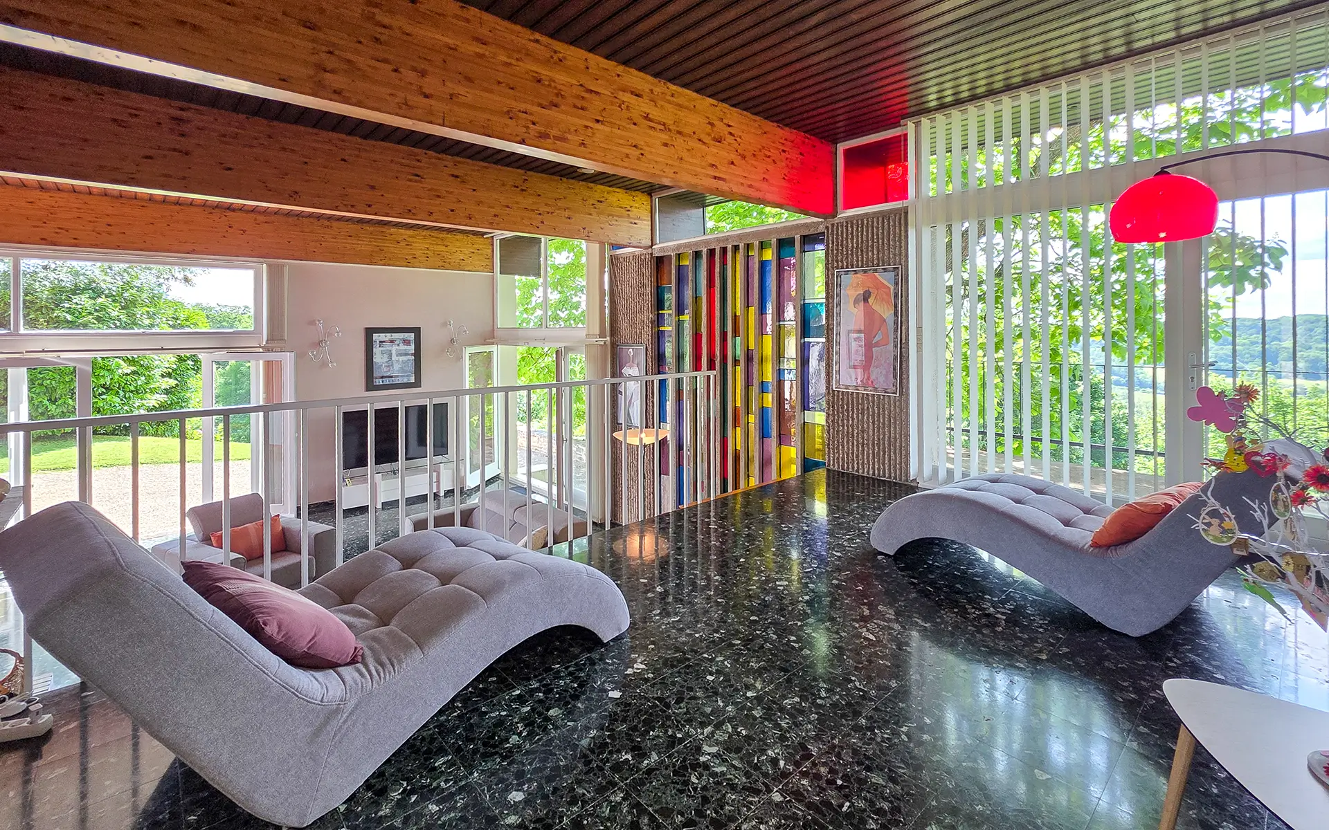 Coin détente de la maison d'architecte en Haute-Marne à vendre - Arrière-Cour, agence immobilière spécialisée en Haute-Marne
