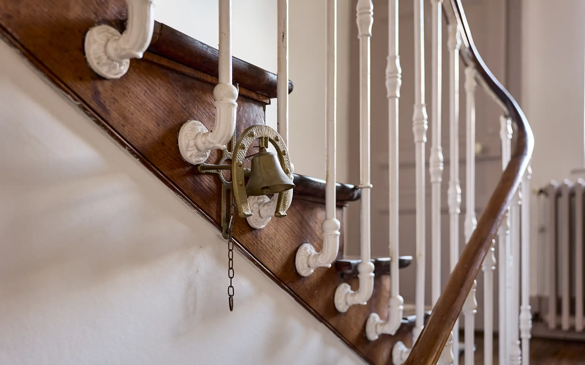 Escalier de la maison de maître à Fougerolles à vendre - Arrière-Cour, agence immobilière spécialisée en Haute-Saône