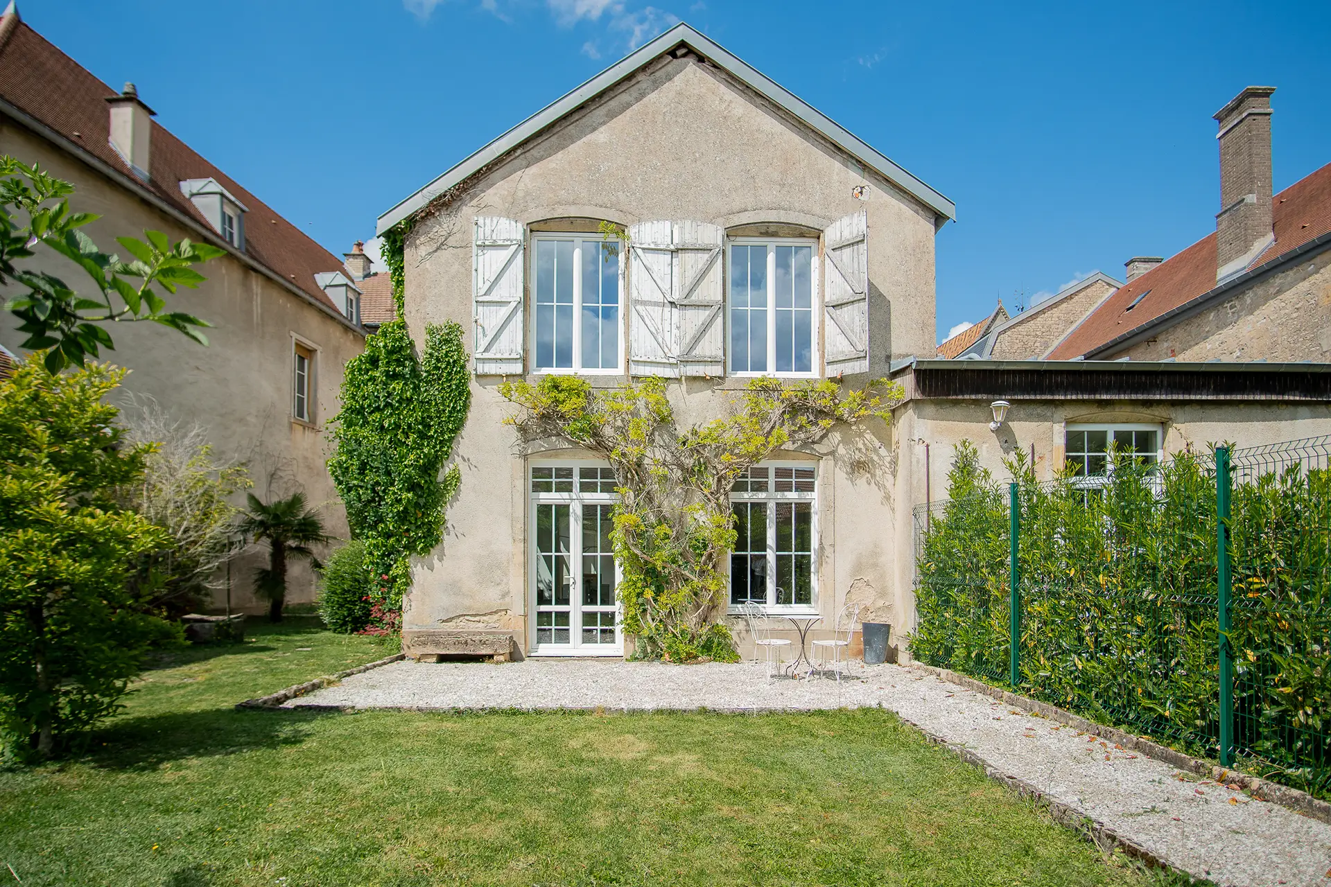 Façade de la maison de caractère à Langres à vendre - Arrière-Cour, agence immobilière spécialisée en Haute-Marne