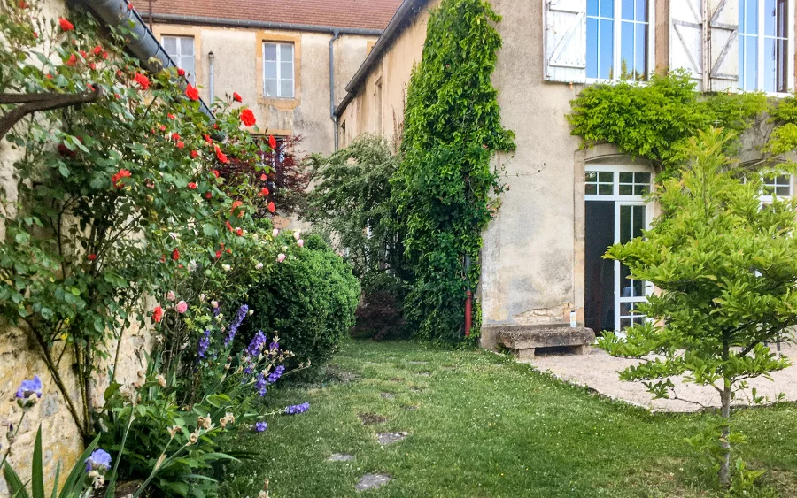 Jardin de la maison de caractère à Langres à vendre - Arrière-Cour, agence immobilière spécialisée en Haute-Marne