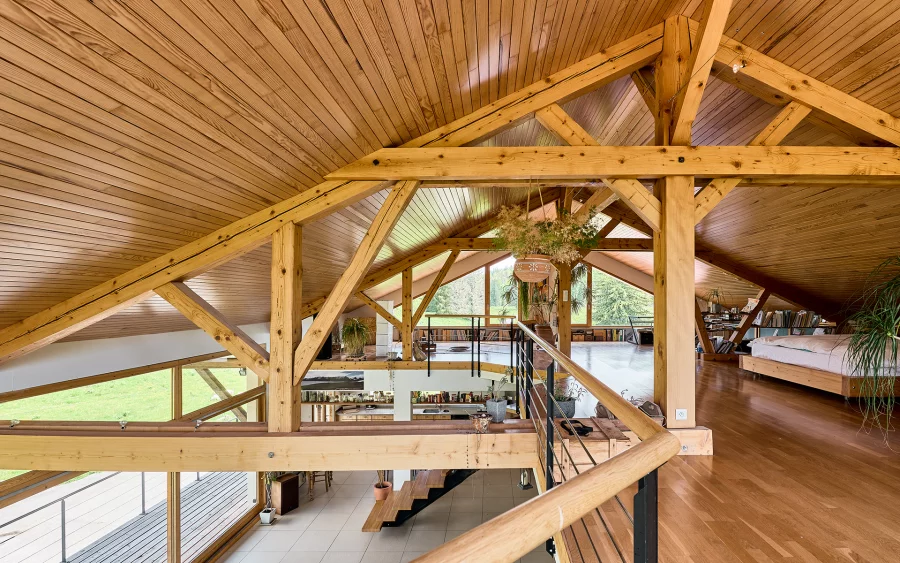 Mezzanine de la maison de caractère à Lamoura à vendre - Arrière-Cour, agence immobilière spécialisée dans le Jura