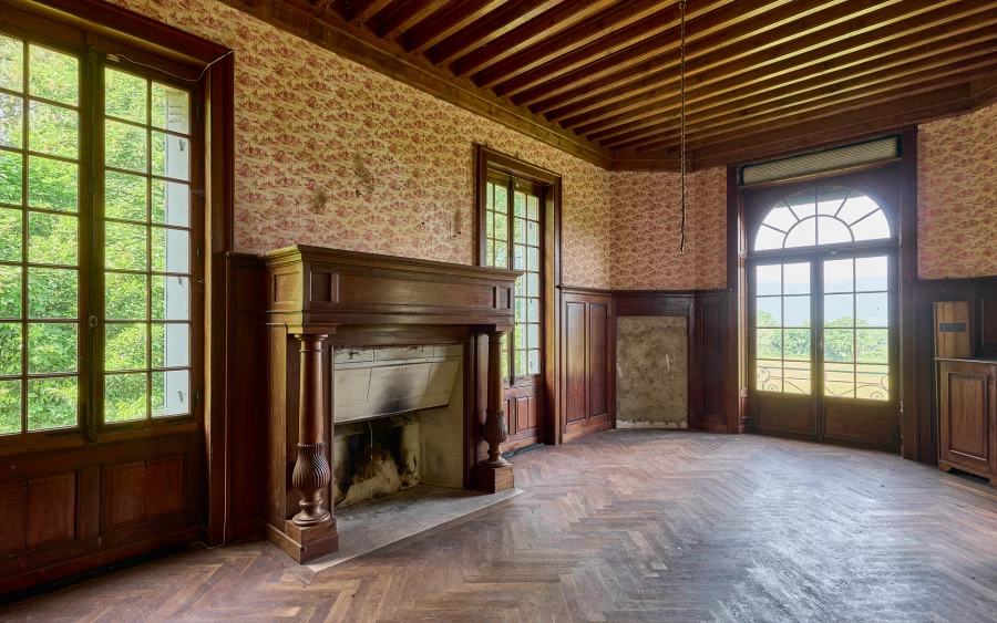 Pièce à vivre du château d'exception en Haute-Savoie à vendre - Arrière-Cour, agence immobilière spécialisée en Haute-Savoie