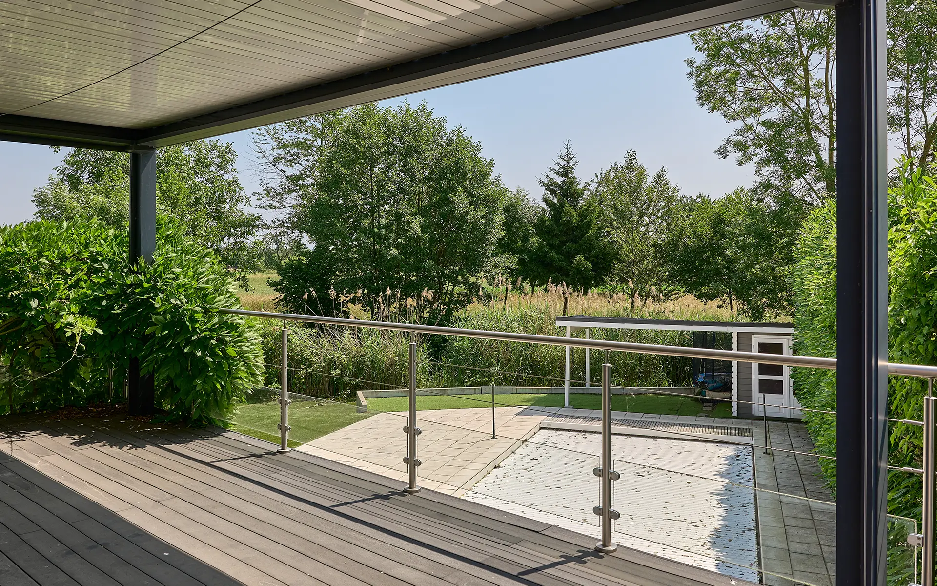 Vue depuis la terrasse de la maison d'architecte aux portes de Strasbourg à vendre - Arrière-Cour, agence immobilière spécialisée en Alsace