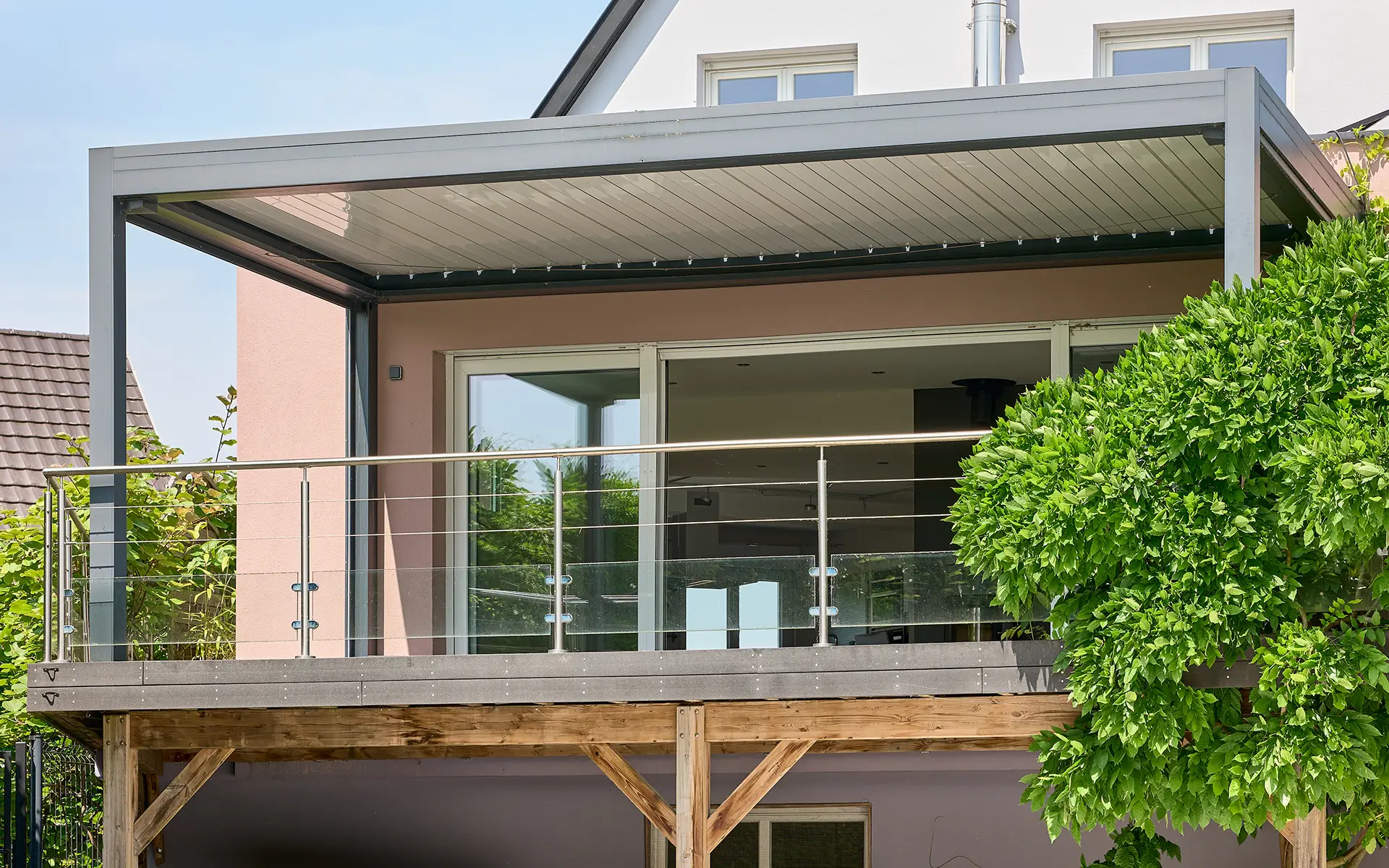 Terrasse de la maison d'architecte aux portes de Strasbourg à vendre - Arrière-Cour, agence immobilière spécialisée en Alsace