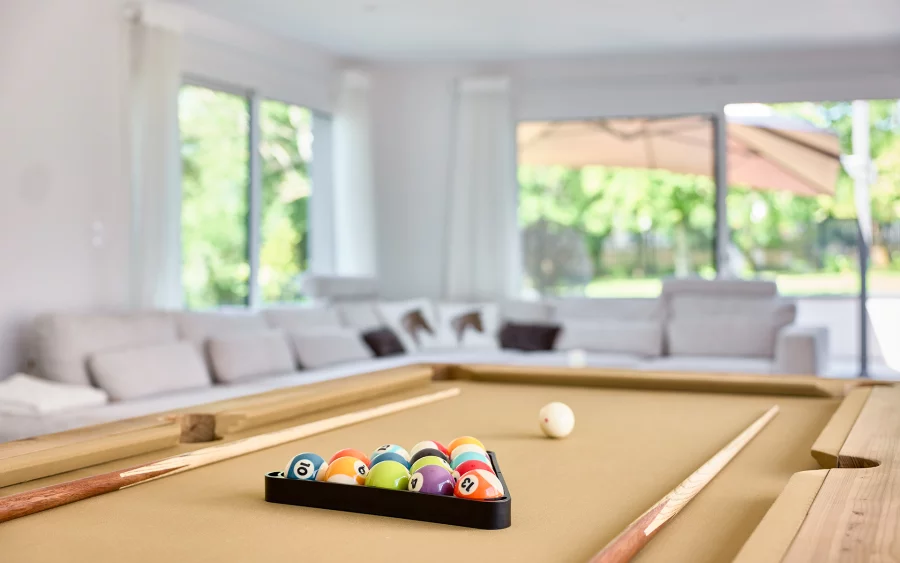 Billard de la maison contemporaine proche de Vesoul à vendre - Arrière-Cour, agence immobilière spécialisée en Haute-Saône