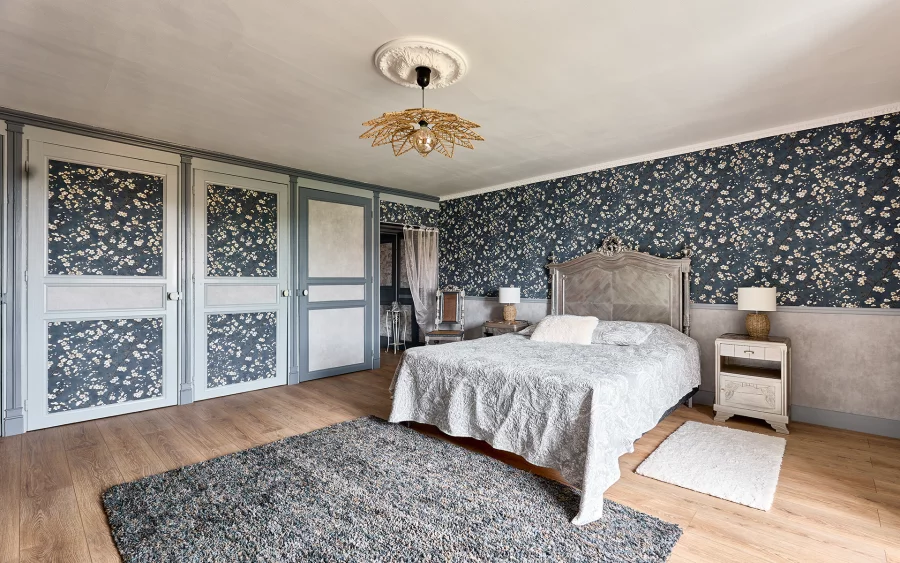 Chambre de la maison de caractère proche de Vesoul à vendre - Arrière-Cour, agence immobilière spécialisée en Haute-Saône