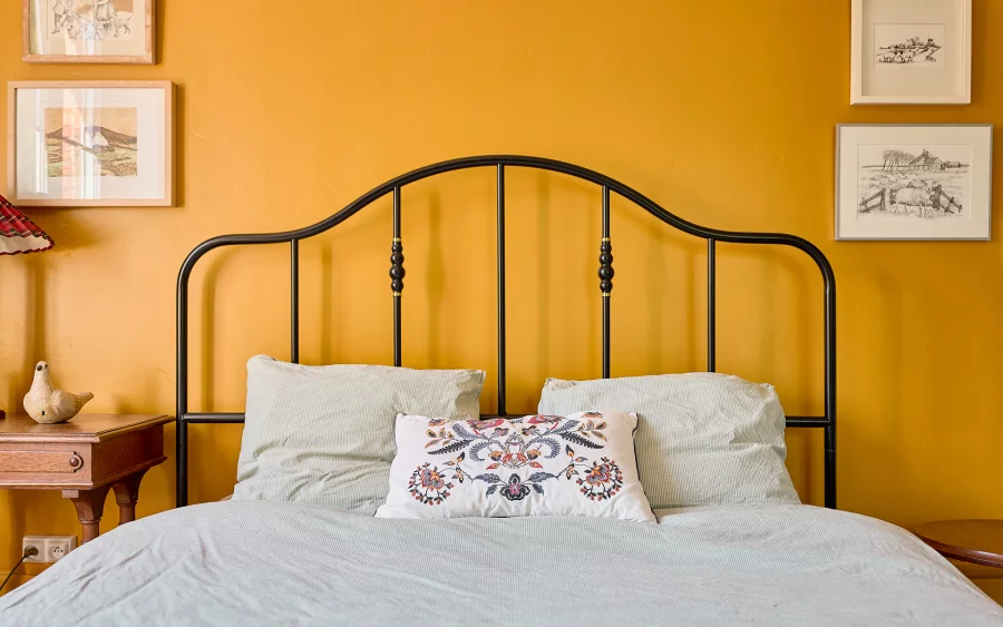 Chambre de la maison de charme à Passavant la Rochère à vendre - Arrière-Cour, agence immobilière spécialisée en Haute-Saône