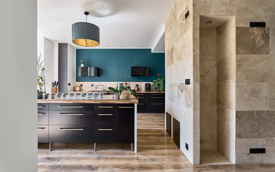 Cuisine de la maison de maître avec gîte et étang à Lure à vendre - Arrière-Cour, agence immobilière spécialisée en Haute-Saône