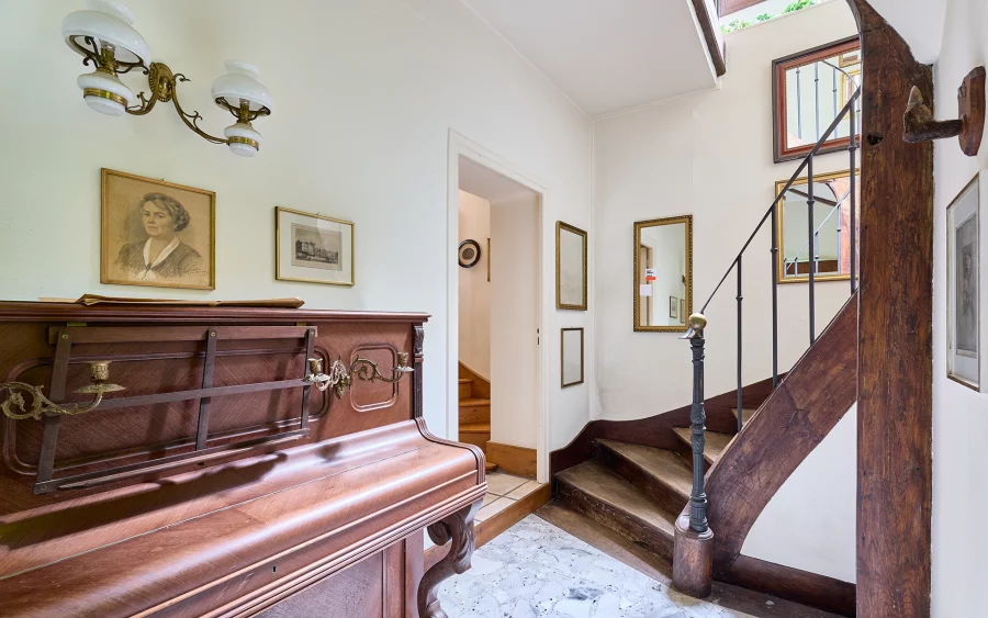 Entrée de la maison ancienne à Igny à vendre - Arrière-Cour, agence immobilière spécialisée en Haute-Saône