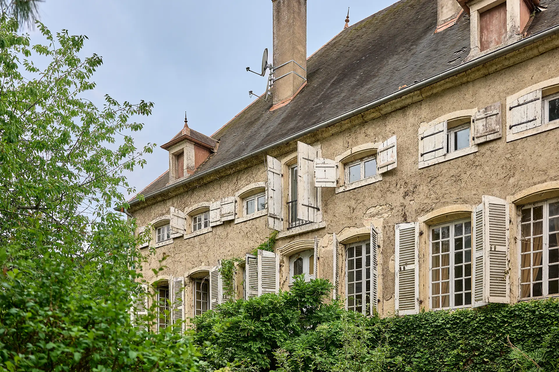 Façade de la maison de maître en Haute-Saône à vendre - Arrière-Cour, agence immobilière spécialisée en Haute-Saône