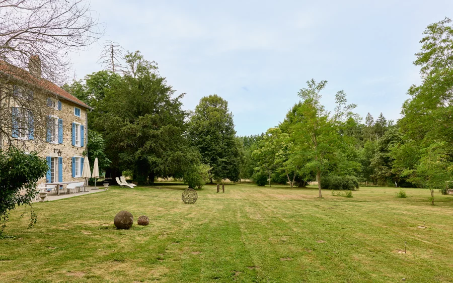 Jardin de la maison ancienne à Igny à vendre - Arrière-Cour, agence immobilière spécialisée en Haute-Saône